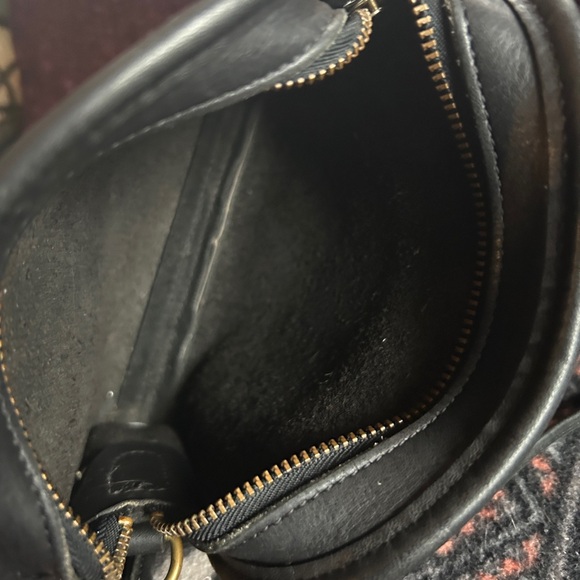 COACH Vintage Abbie Crossbody
Shoulder Bag 9017 - Picture 8 of 9